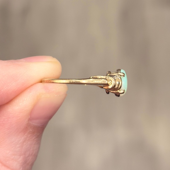Vintage 10K Gold Opal Ring: White & Blue Solitaire, Size 6.5 - Picture 7 of 11